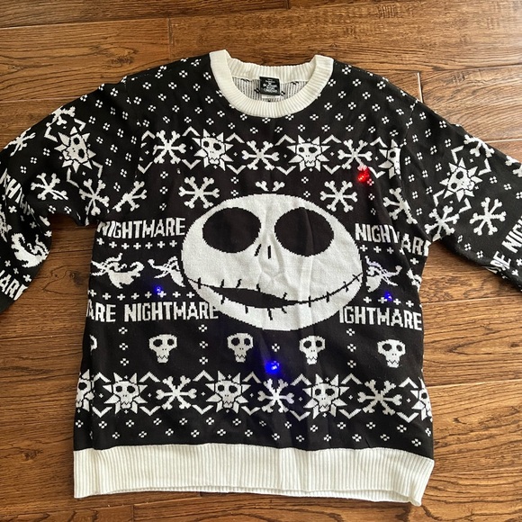 Lights Up! 💡 Nightmare Before Christmas Sweater - Picture 5 of 5